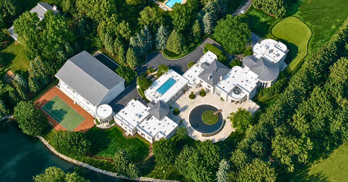 An aerial view of Michael Jordan's former Highland Park estate