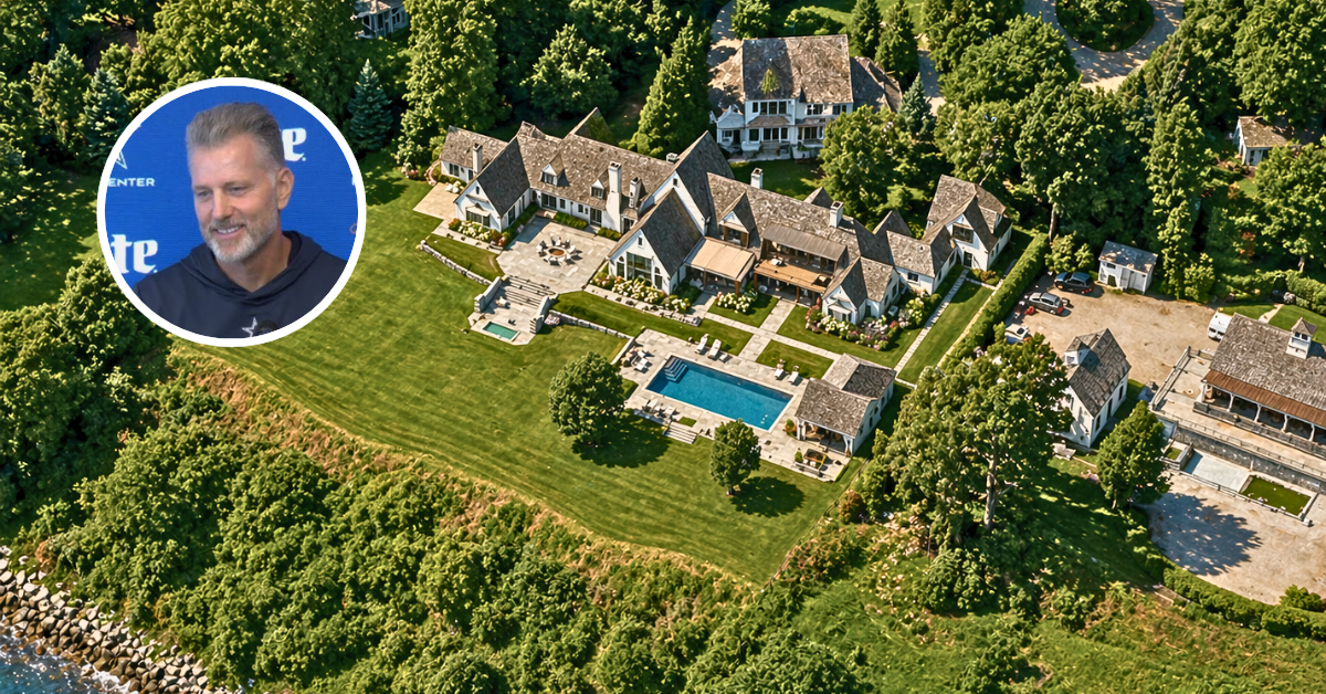 An aerial view of Matt Eberflus's Lake Bluff estate
