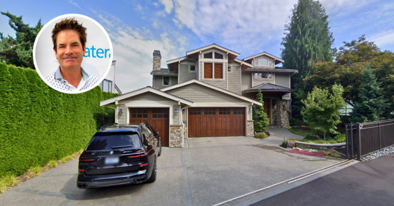 Street view of Pat Monahan's home.