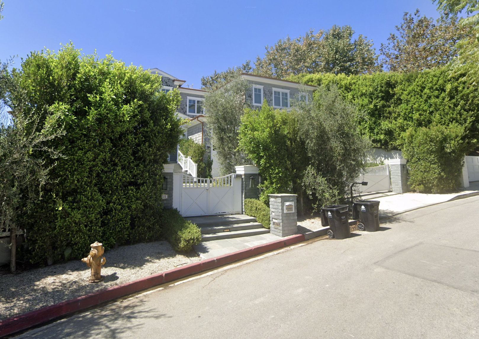 A street view image of Kawhi Leonard's pacific palisades home.