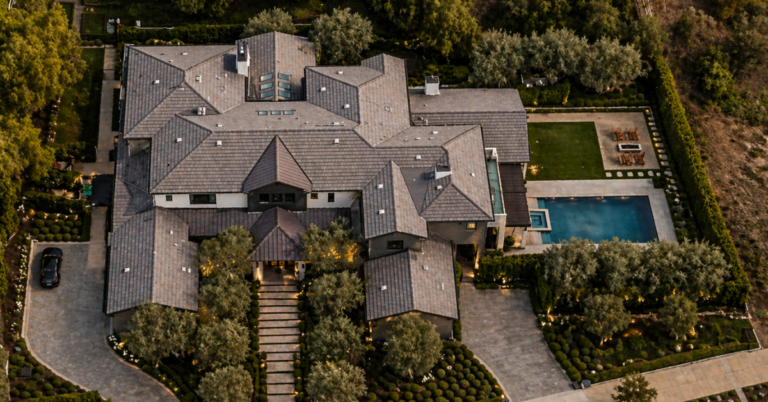 An aerial view of Lori Loughlin's home in Calabasas