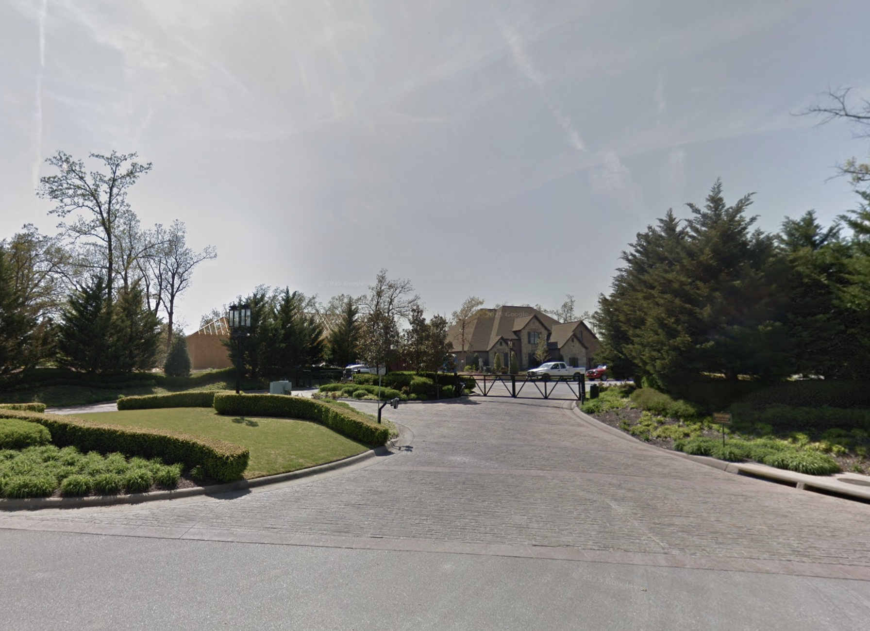 Entrance to John Calipari's Fayetteville mansion.
