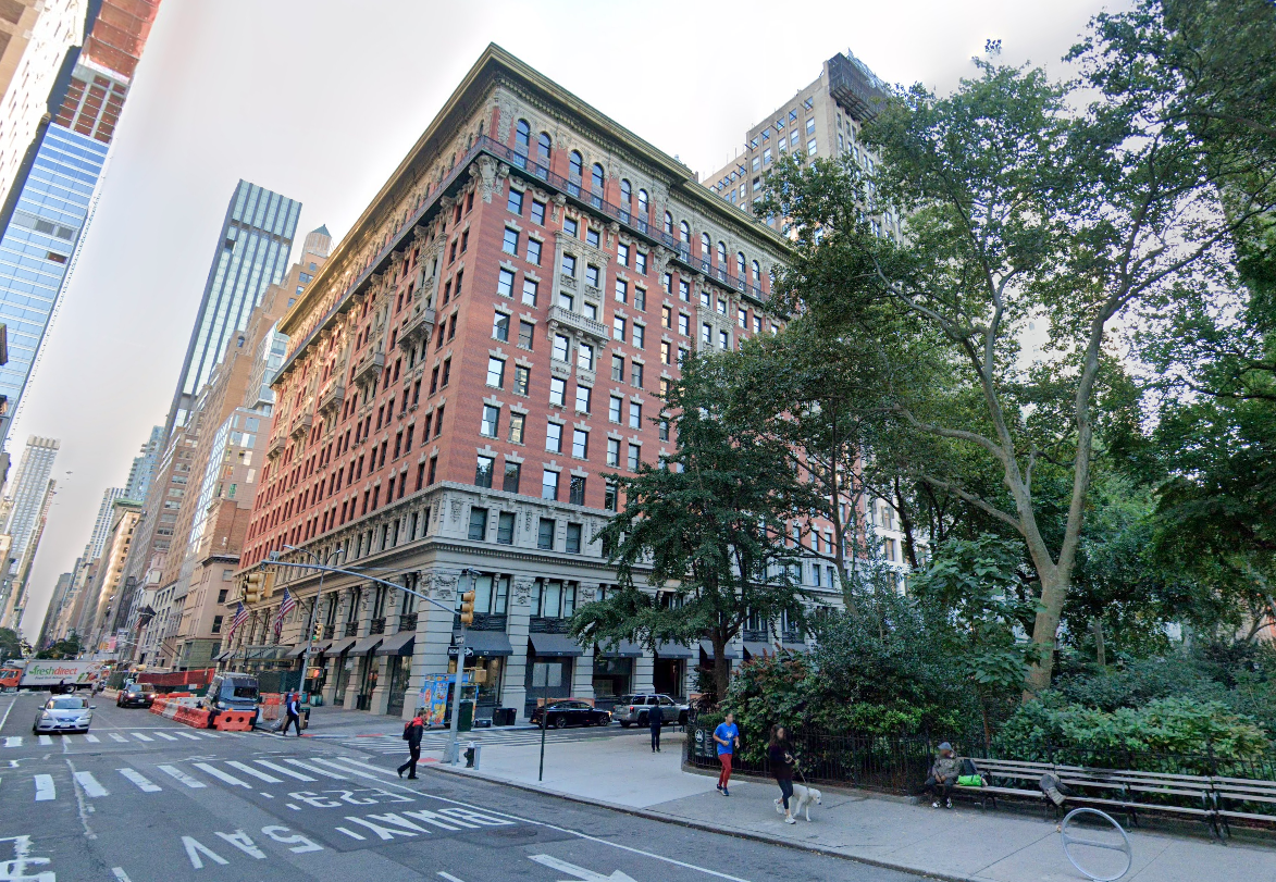Street view of Lester Holt's Manhattan penthouse.