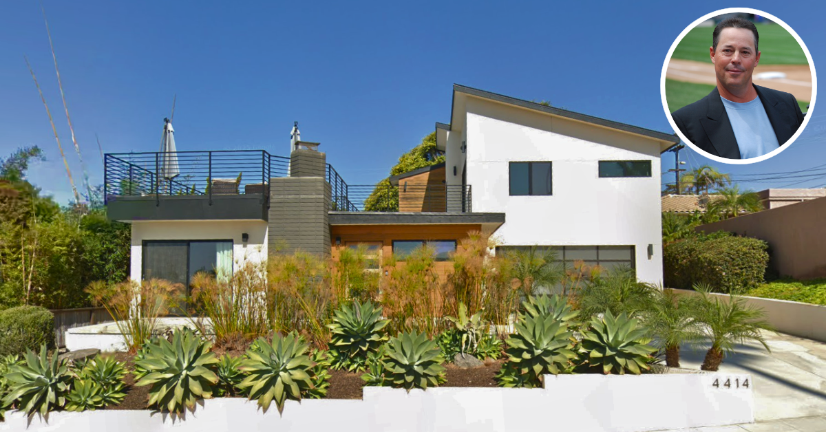 Frontal view of Greg Maddux's San Diego home located in the Sunset Cliffs neighborhood.