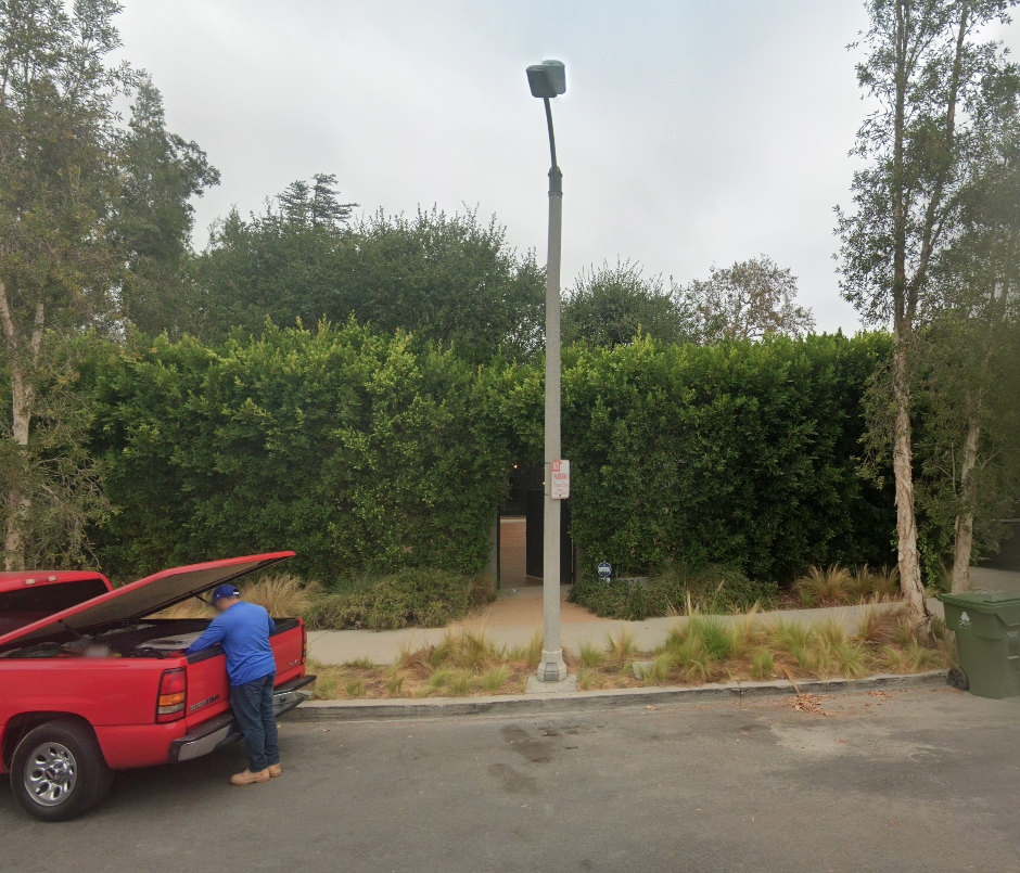 Street view of Sara Gilbert's LA home.