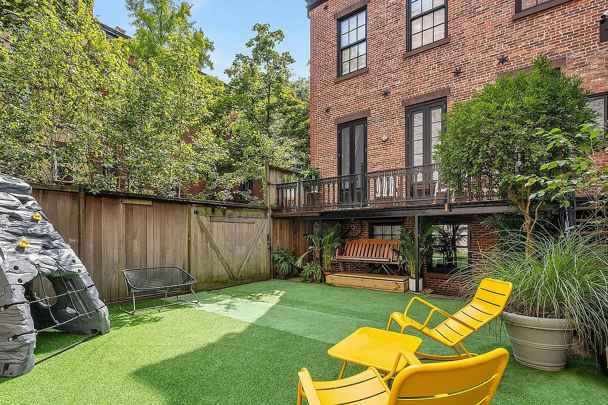 Rear view of Amy Schumer's Brooklyn Townhouse that sold for $11 million