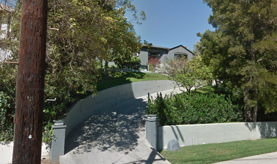 Street view of Rachel McAdams house.