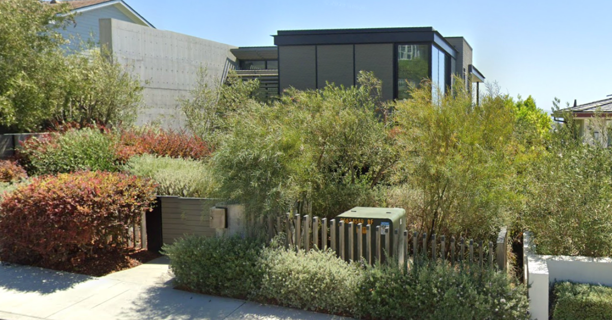 A street view look at Luka Doncic's Manhattan Beach property.
