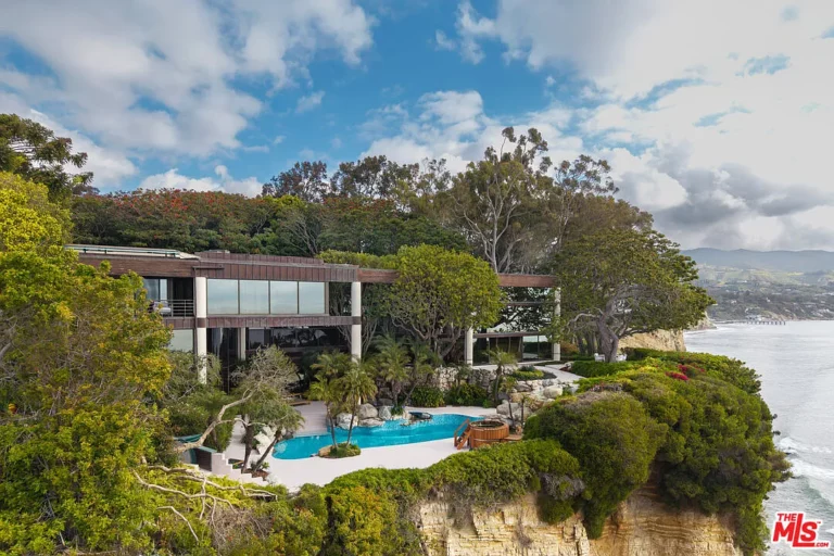 Johnny Carson’s Former Malibu Estate Listed For $110 Million