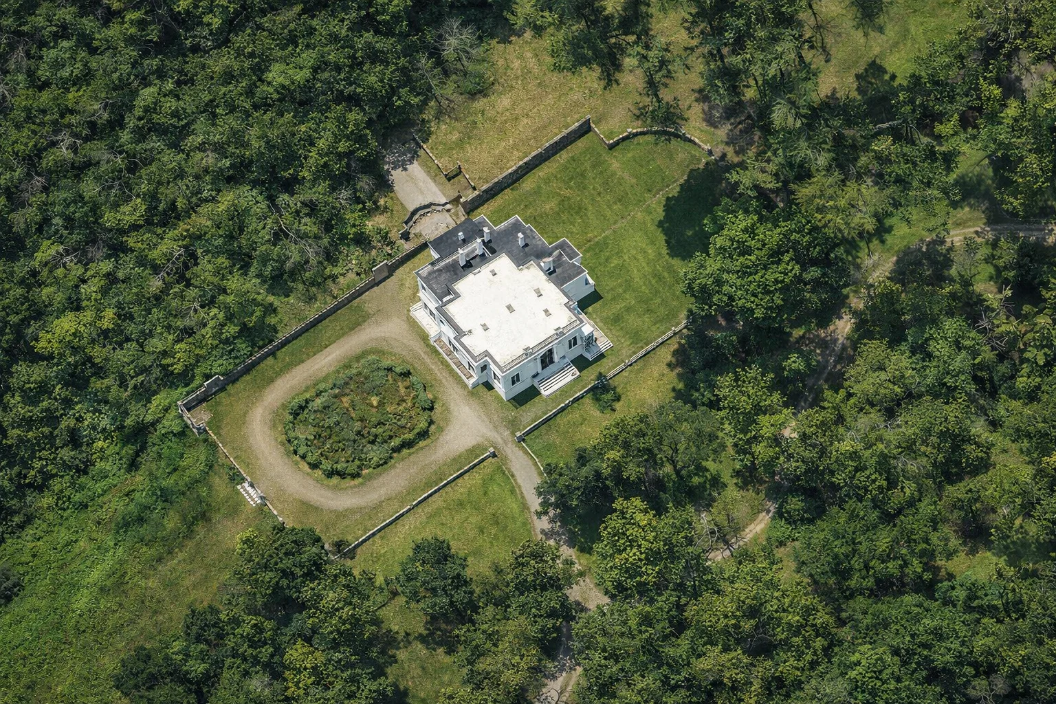 Street view of Colgate Toothpaste Family's Gilded Age Mansion.