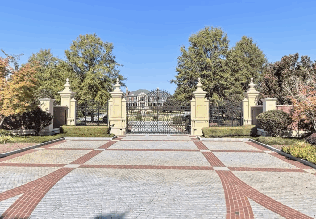 Street view of Dwight Howard's Georgia mansion.