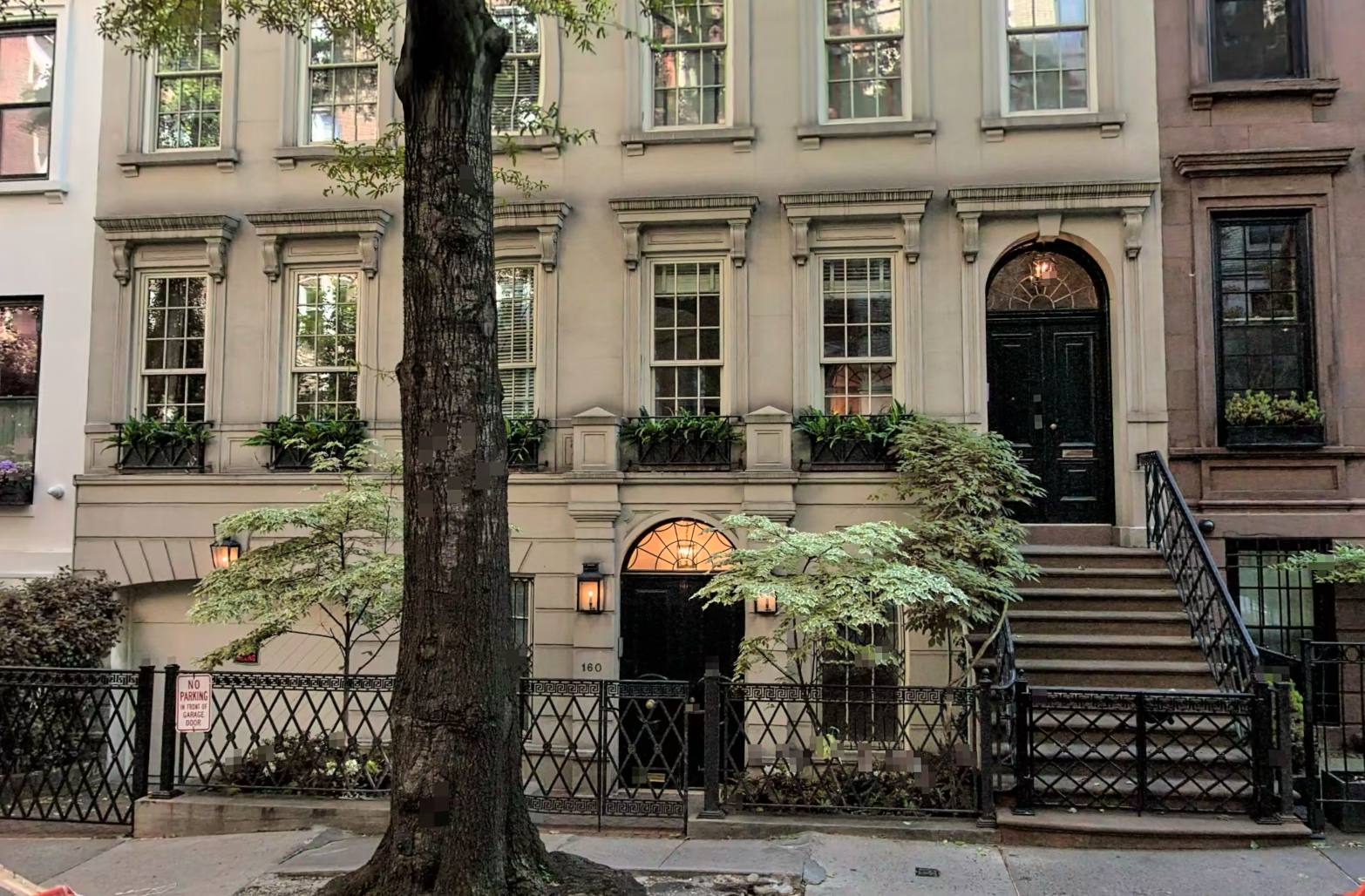 Front entrance to Suzy Welch's New York Townhouse.