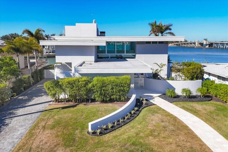 Front exterior of Stu Cook's former Florida Home