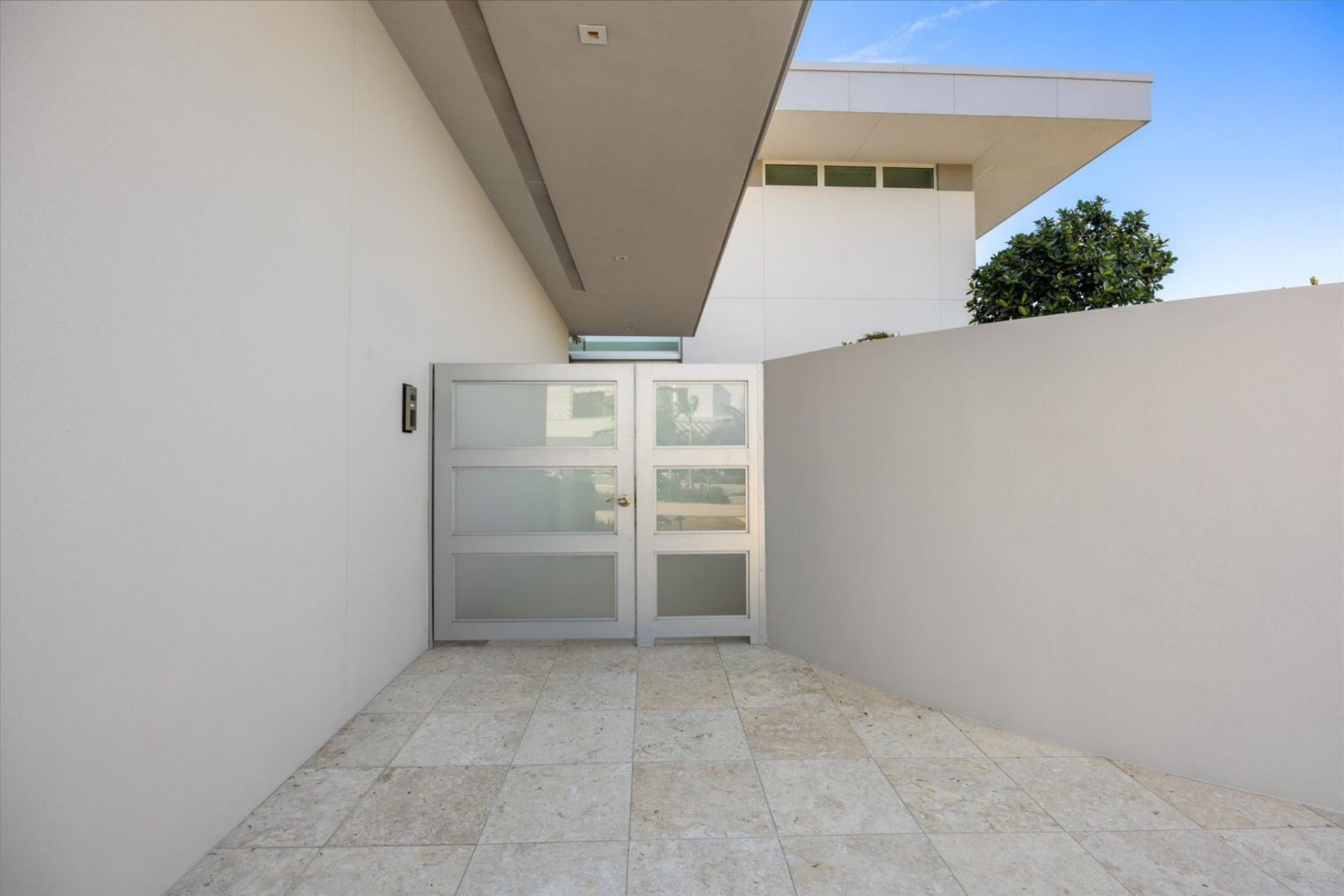 Stu Cook’s now former Sarasota home begins with a travertine-lined walkway that leads to the first door, a solid, understated entry that opens not to the house itself, but to a private Zen garden courtyard. 