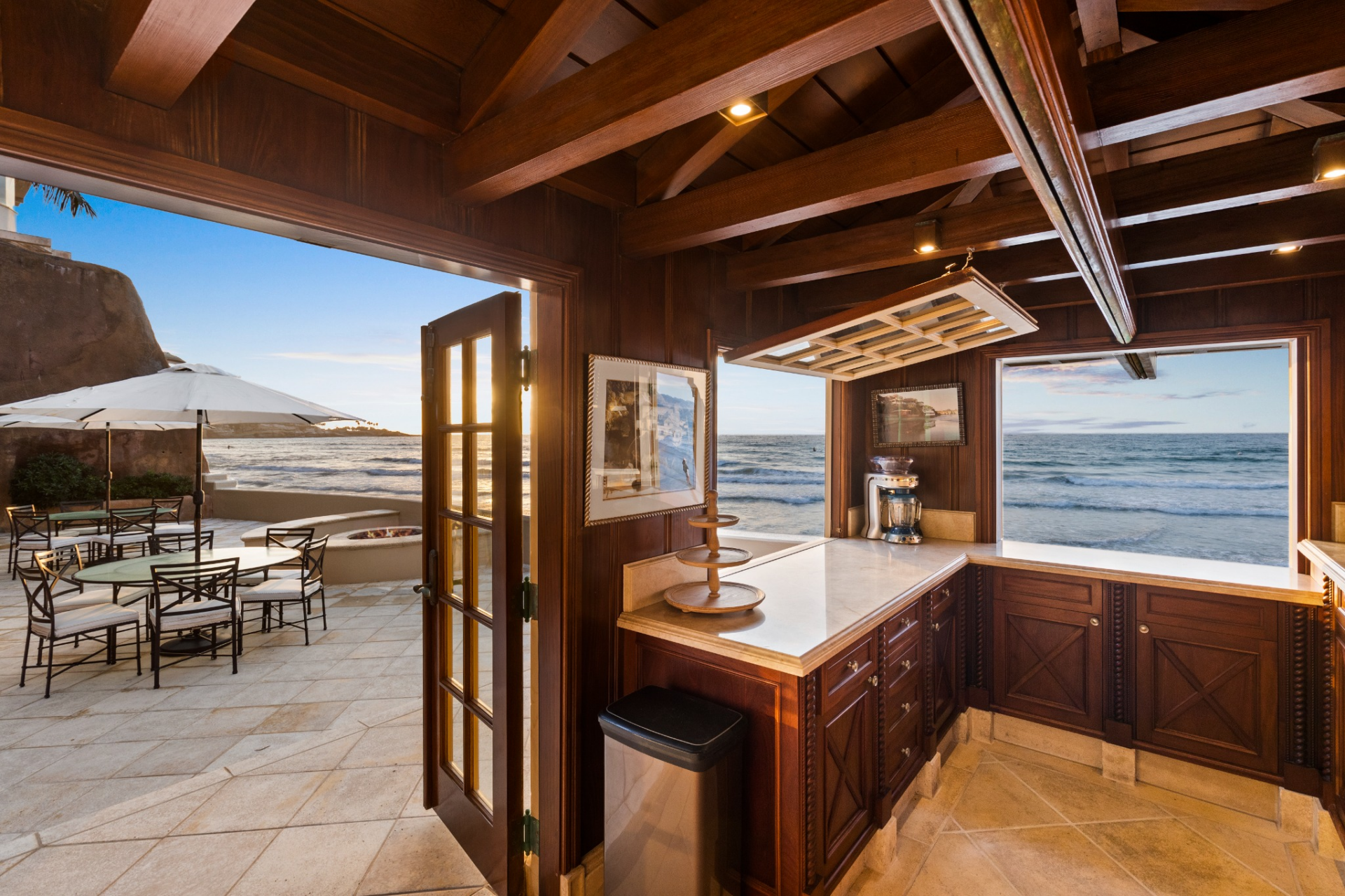 The Boat Bar is designed as a refined nautical salon, wrapped entirely in rich, high-gloss wood paneling that extends from the walls to the ceiling.