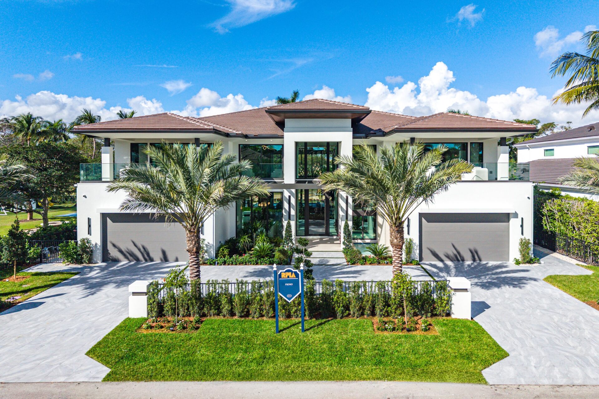 Front exterior of Kevin James's Boca Raton Mansion.