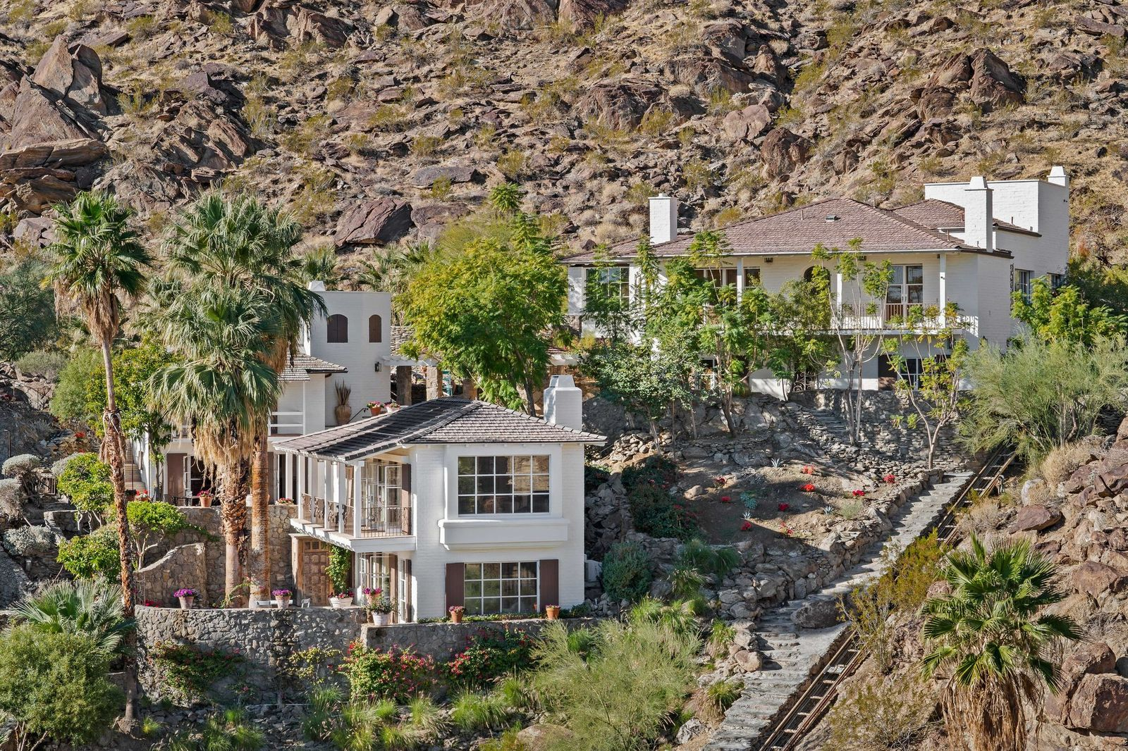 Suzanne Somers's Palm Springs estate during the day.