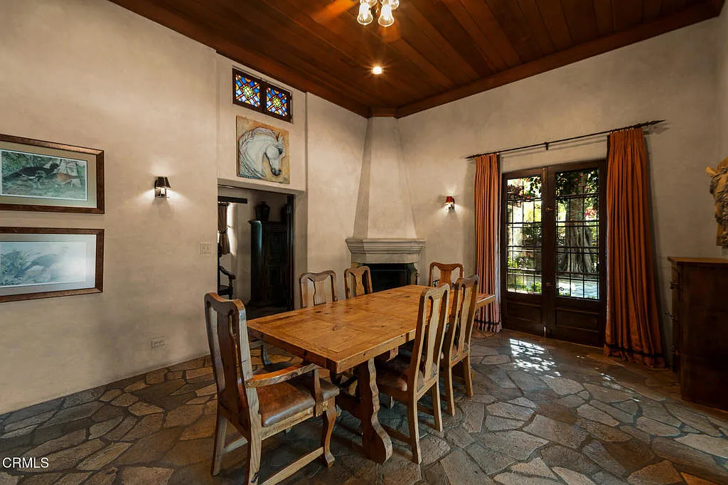 Next to it, the dining room is more compact and straightforward, centered on a wood table with seating for six.