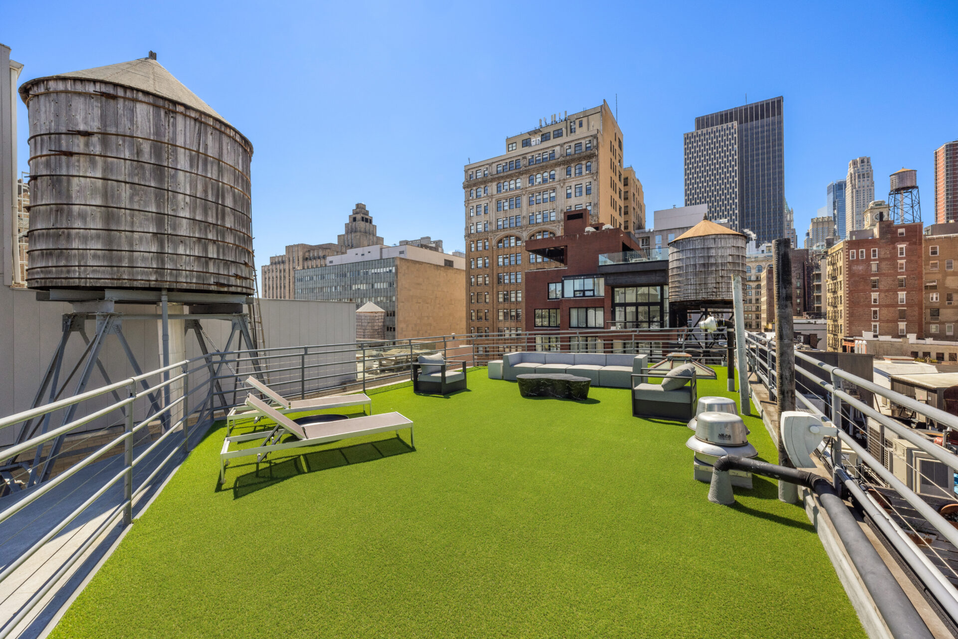 Above it all, the rooftop opens to a water tower terrace that frames wide views across the Tribeca skyline.