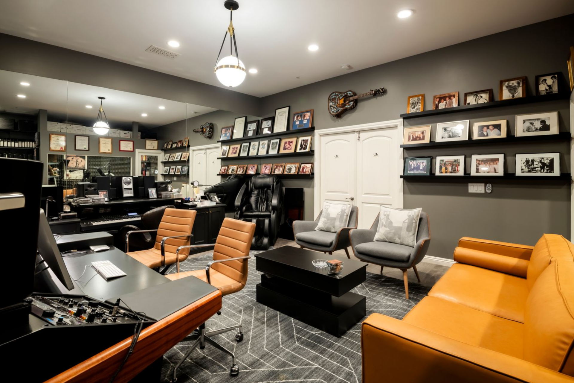 Along the side, a secondary lounge area softens the room with a sofa and additional seating, while walls are lined with framed photos and memorabilia that reflect Anka’s career. 