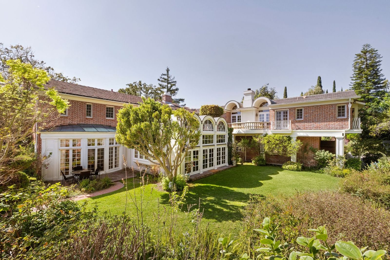 Back lawn at Jean Harlow’s Los Angeles Estate.