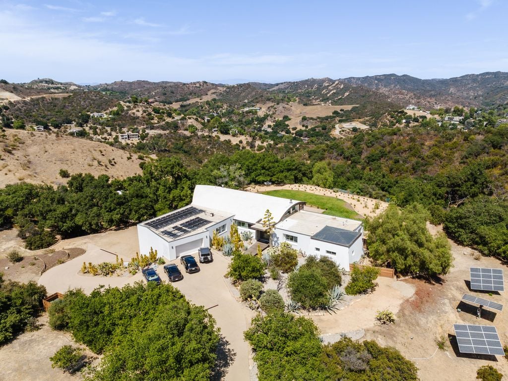 Aerial view of Titus Welliver’s Topanga estate.