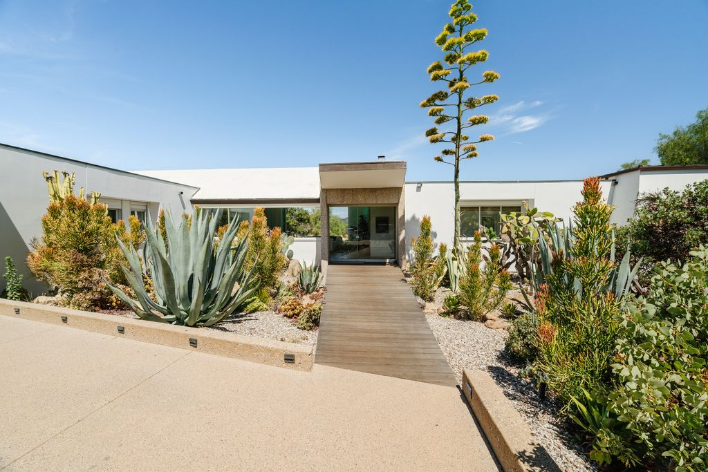 Front entrance of Titus Welliver’s Topanga estate.