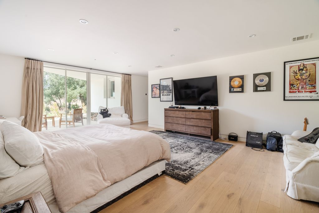 One of the larger guest rooms has a more entertainment-focused design, with framed records, vintage movie posters, and music memorabilia spread across the walls. 