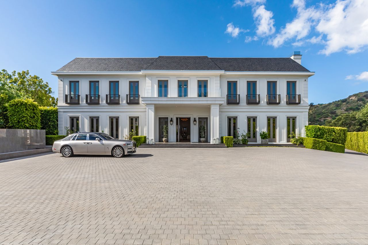 Front entrance to Jennifer Lopez's Beverly Hills Estate.