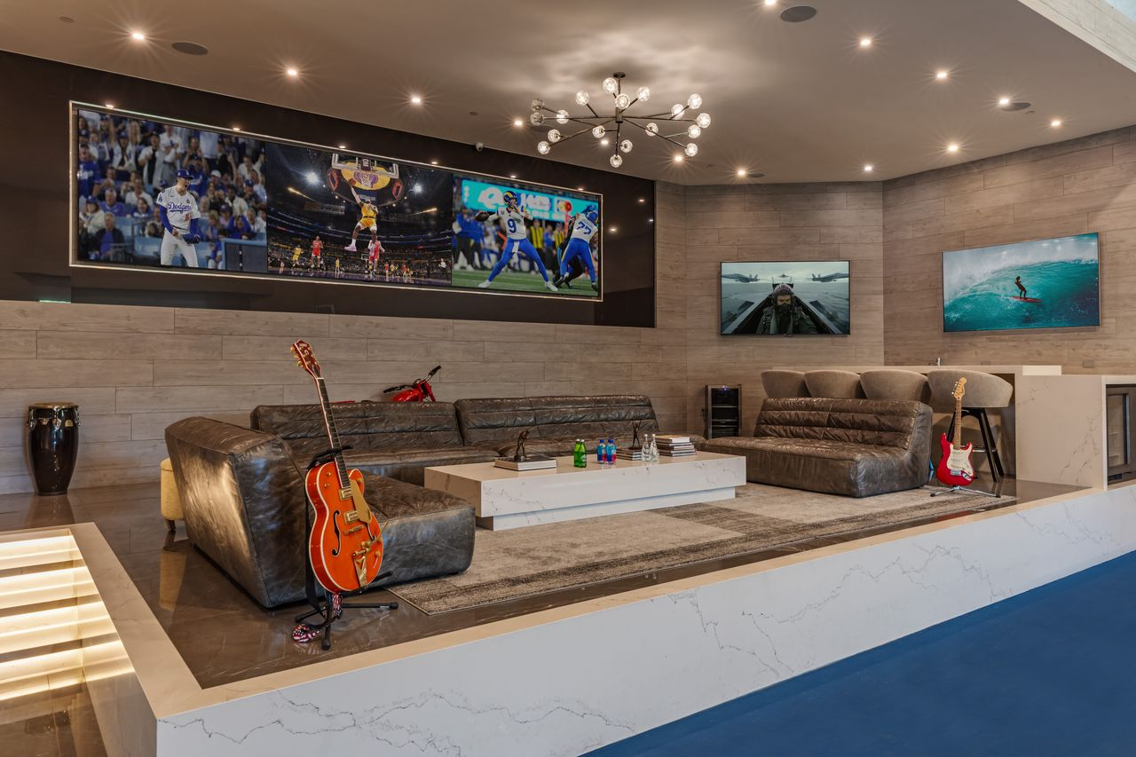 When the matches wind down, head to the sports lounge where plush leather couches and multiple large-screen TVs create the perfect setup to watch a game.