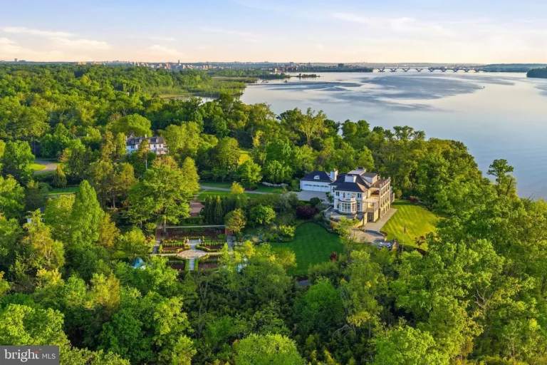 Aerial view of Dan Snyder's Mount Vernon estate.