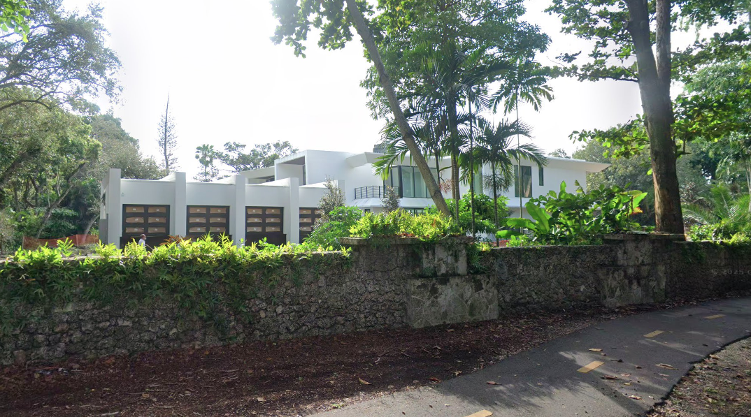 Street view of Juwan Howard's Florida mansion.