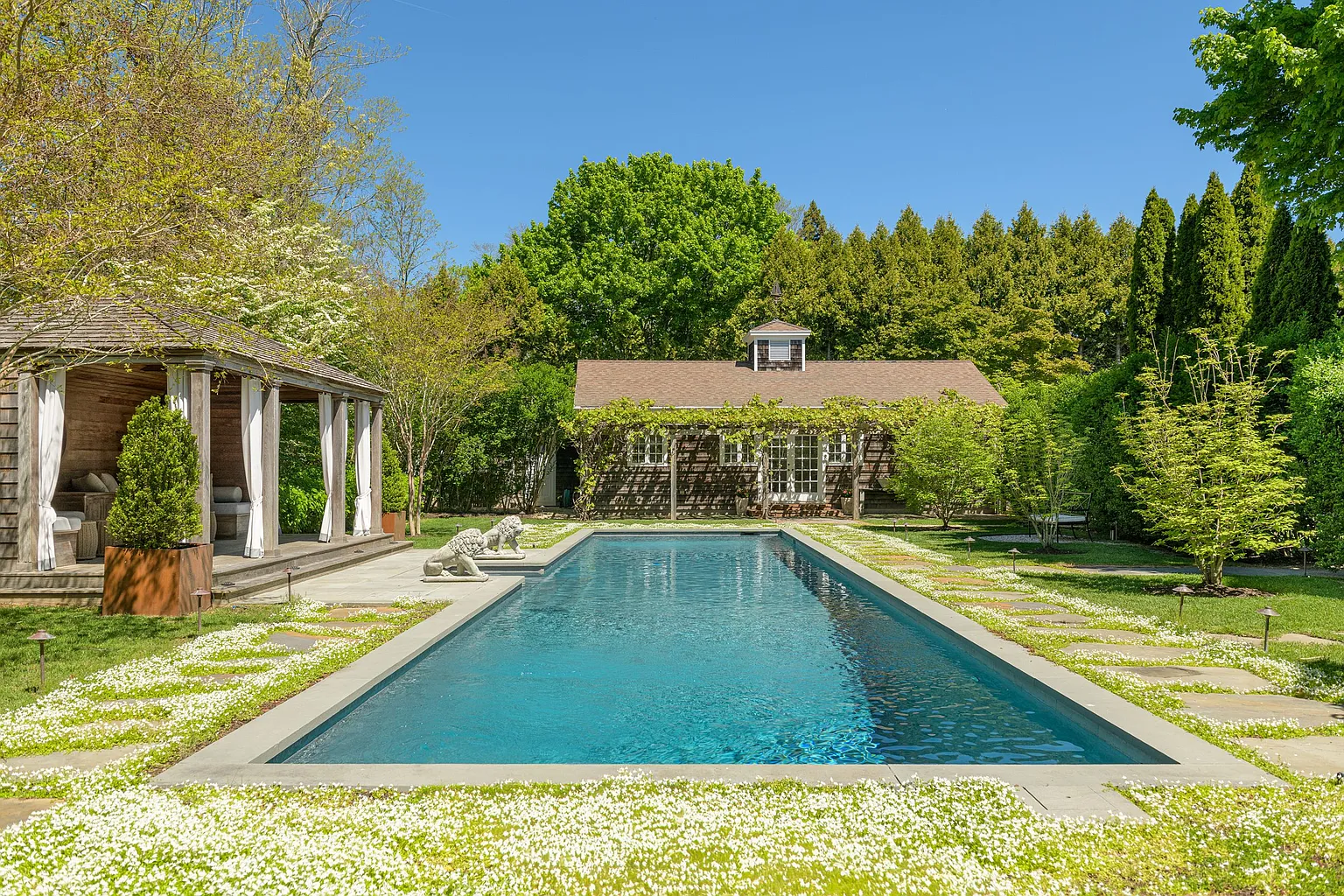 Right behind the pool area, a separate pool house adds a fully self-contained guest retreat. 