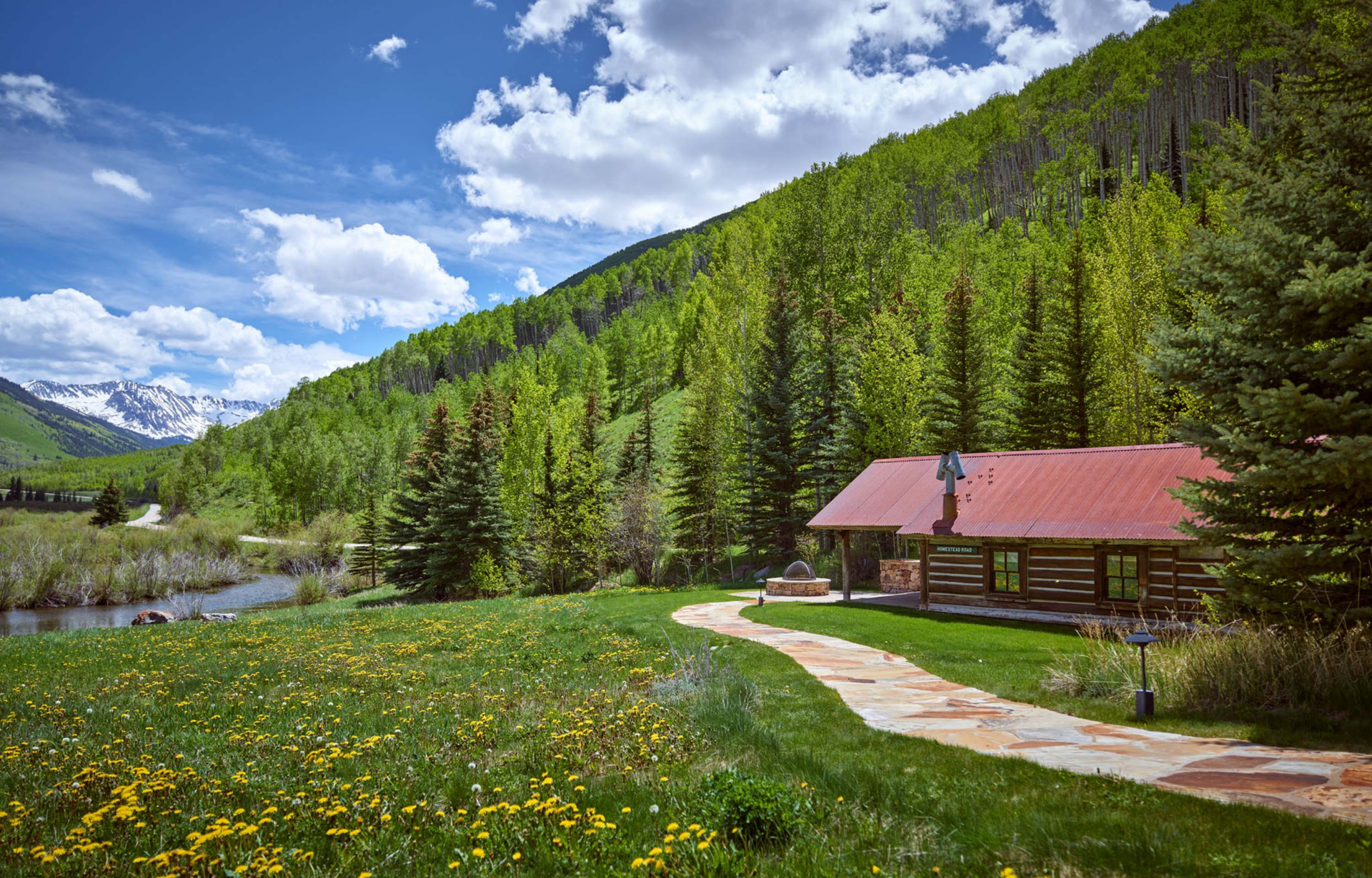 Gust cabin near the river.