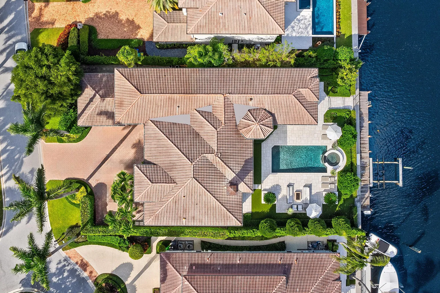 Aerial view of Wayne Gretzky's North Palm Beach house.