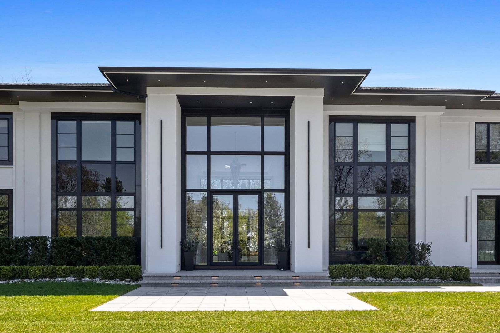 Front entrance to Al Horford's Boston-area mansion.