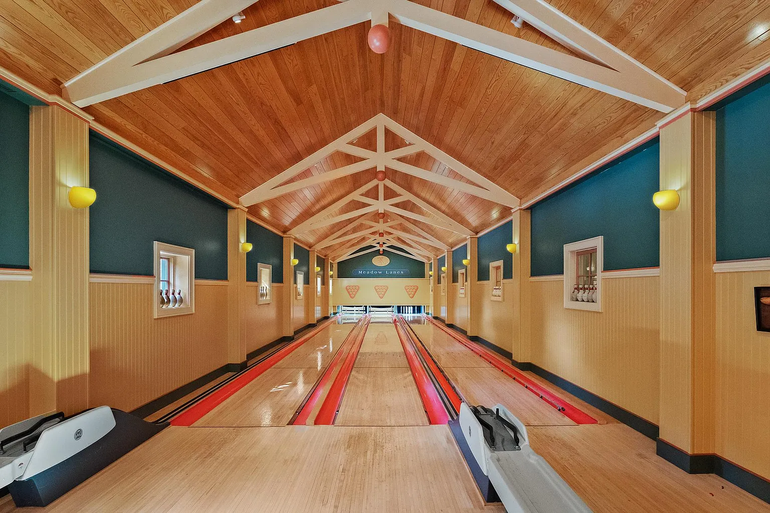 For more casual entertainment, the estate offers a private three-lane bowling alley housed beneath a vaulted wood ceiling nicknamed Meadow Lanes.
