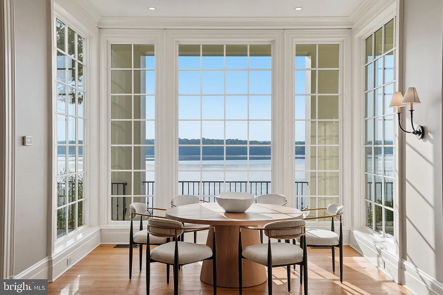 Here, a round table sits directly against the glass, allowing meals to be enjoyed with unobstructed views across the Potomac.