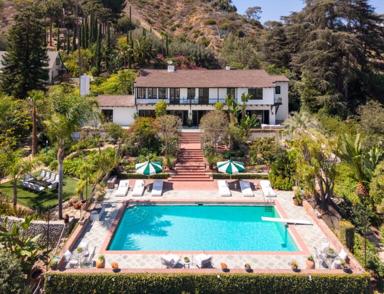 Aerial view of Helen Mirren and Taylor Hackford's LA mansion backyard.