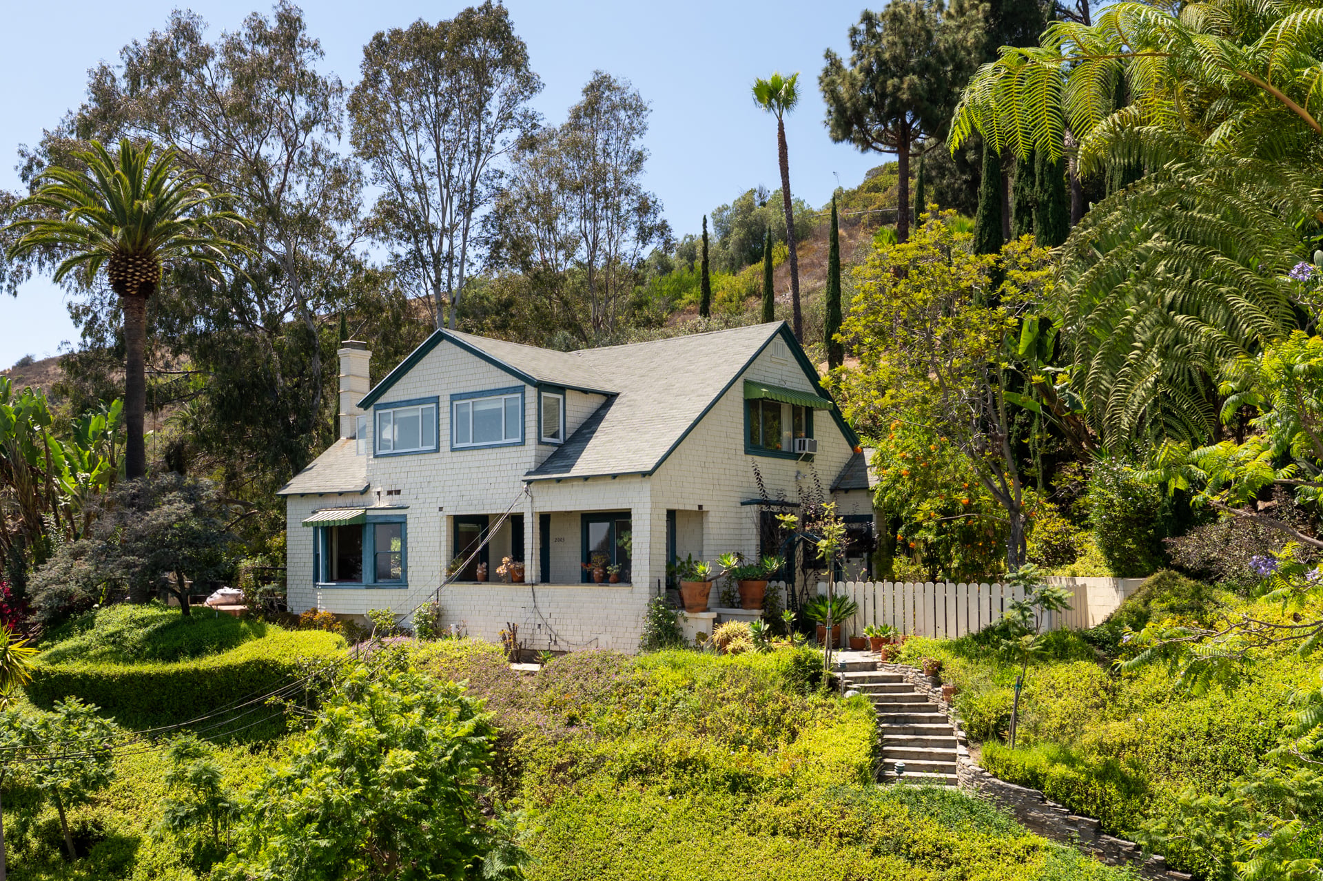 A separate 3,100-square-foot guest house.