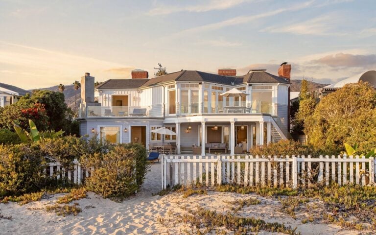 Beach view of the Hannah Montana Malibu house.