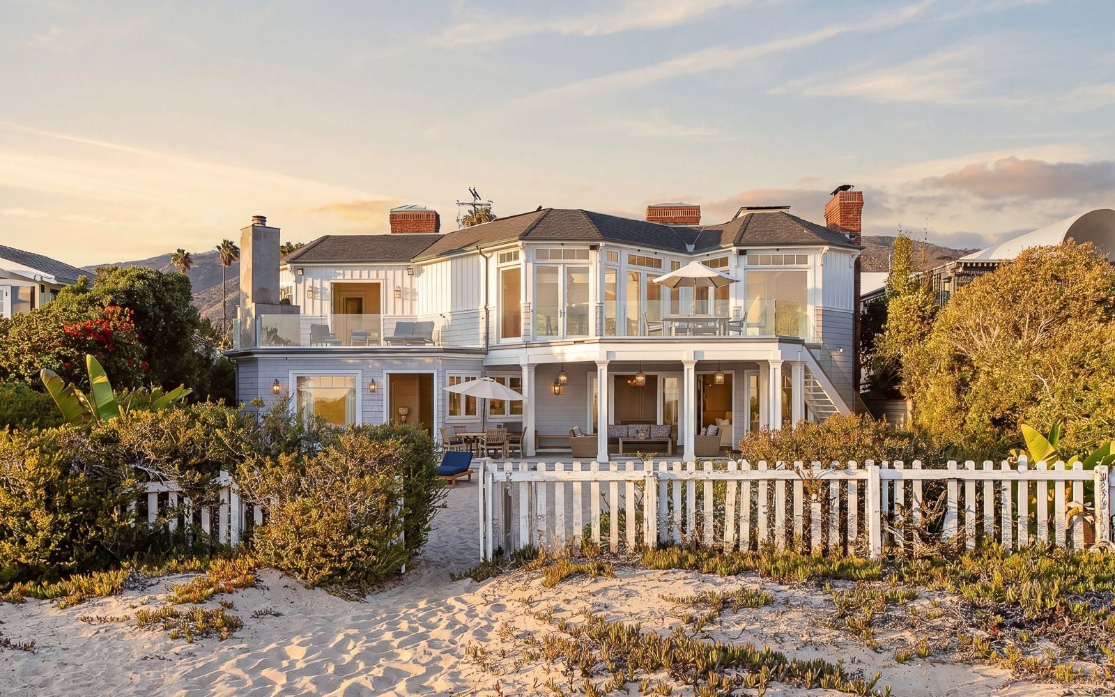 Beach view of the Hannah Montana Malibu house.