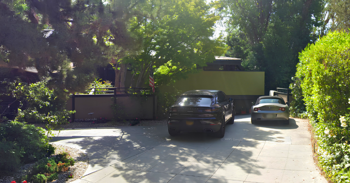 Steet view of Kristen Wiig's Pasadena home.