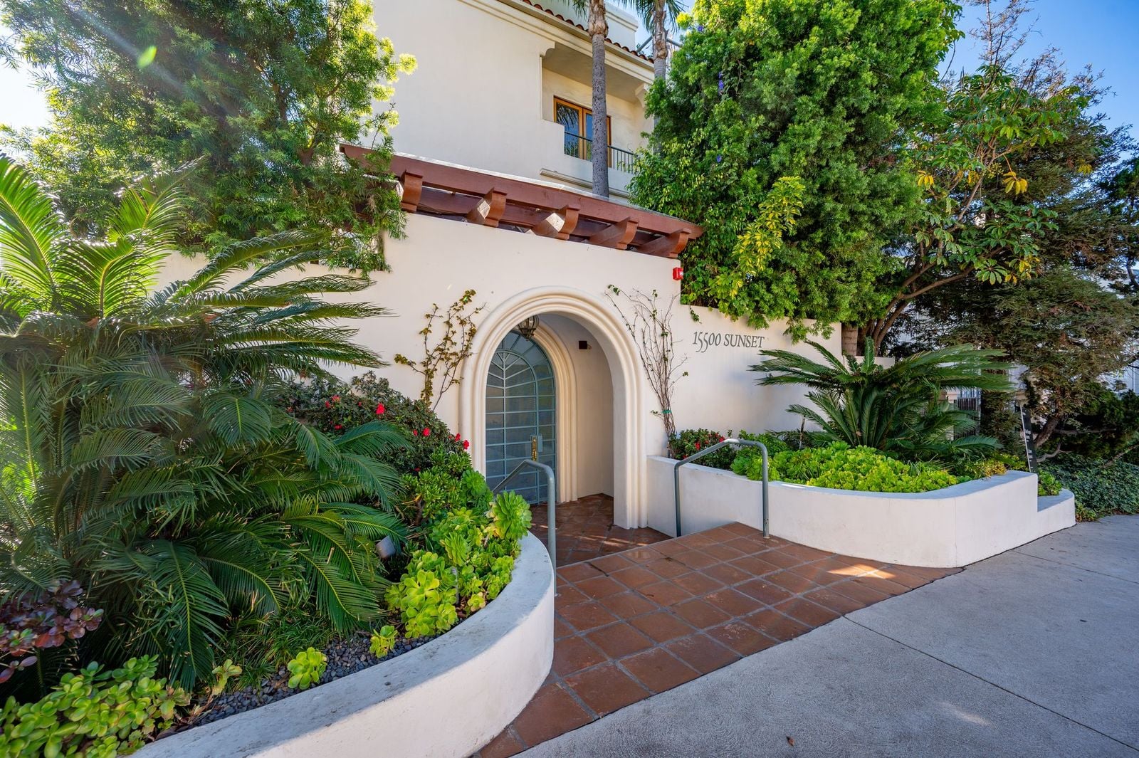Street view of Sir Anthony Hopkins' Pacific Palisades Guest Residence.