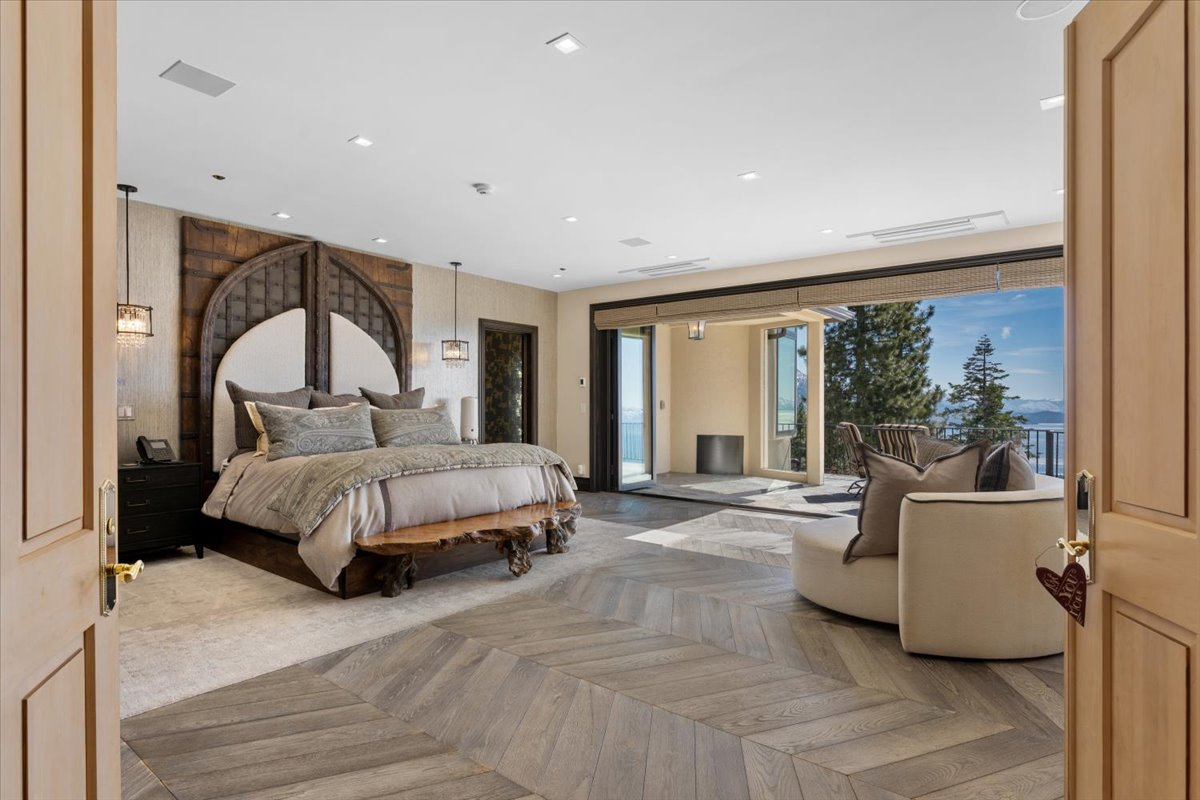As you walk into the suite's bedroom, you'll see the bed set against a dramatic cathedral arch headboard wall carved from reclaimed wood.