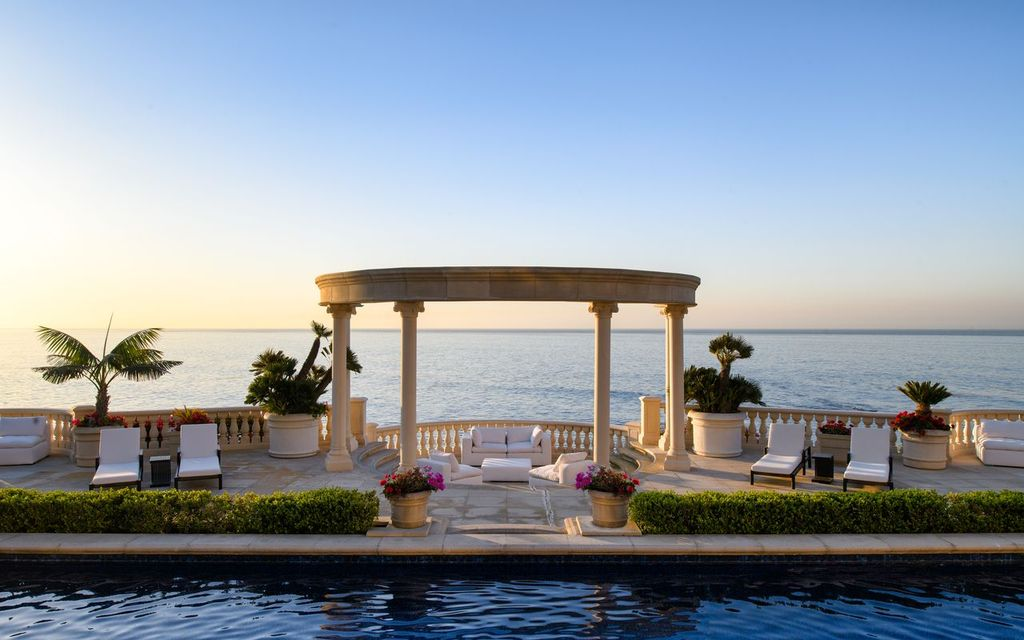 Supported by a ring of columns, the lounge creates a sun-filled seating area that appears to float above the coastline.