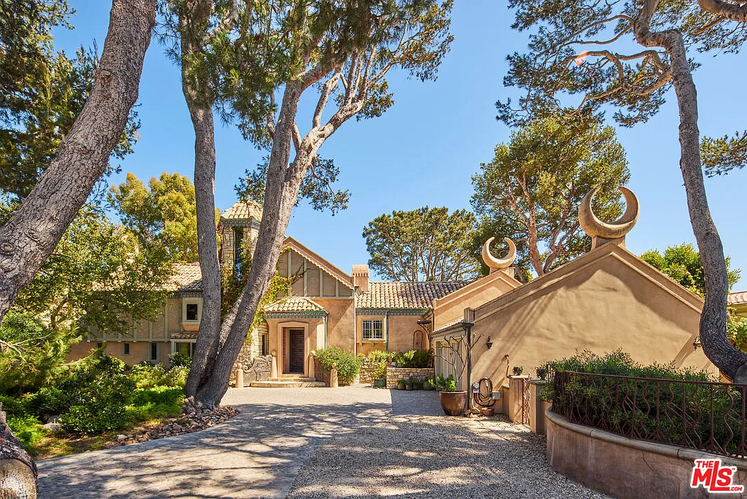 Front entrance to Gail Zappa's former Malibu home.