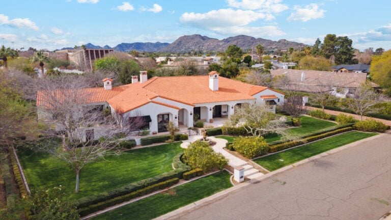 Aerial view of Michael Phelps's former Arizona mansion.