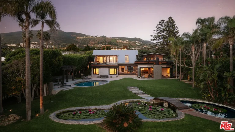 Backyard view of Seann William Scott's Malibu house.