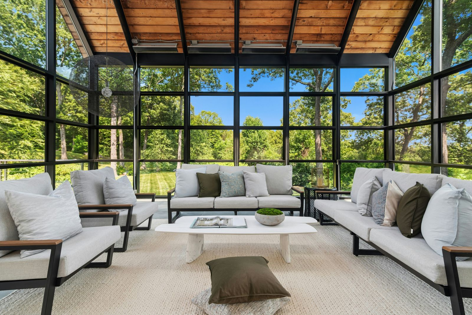 The final main living space is the glass Great Room, a pavilion-like extension inspired by I.M. Pei’s Louvre Pyramid. 